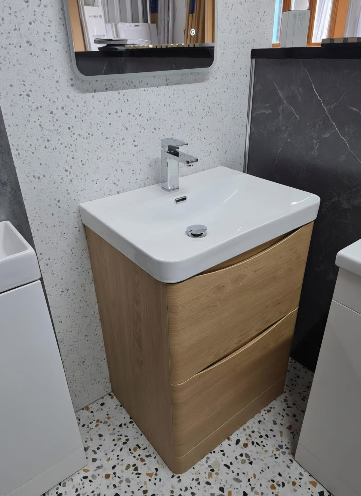 Onda 600mm Floorstanding Vanity Unit & Basin - Oak